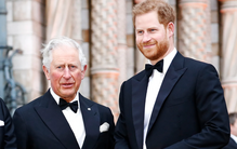 Carlos III; príncipe Harry