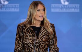 Elegante ou 'demasiado'? O look selvagem com que Melania regressou aos atos oficiais