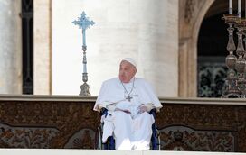 Momento emotivo. Papa Francisco regressa ao Vaticano e é acarinhado pelos fiéis