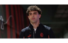 João Félix encantado com empresária da noite de Lisboa