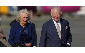 Do 'Tampongate' à Coroa: as virtudes e as sombras do rei Carlos III no centenário de Isabel II