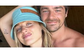 Muito longe de casa, Kelly Bailey e Lourenço Ortigão cantam os parabéns ao filho