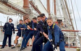As imagens da princesa Leonor a trabalhar no duro a bordo do navio-escola