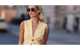 Porque é que anda toda a gente vestida de amarelo manteiga? O fenómeno que está a dominar o street style