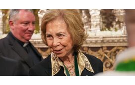 Sofia 'passa a perna' na nora Letizia e regressa à famosa Páscoa de Sevilha