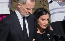 A joia usada por Letizia no funeral do Papa Francisco e a mensagem que a rainha pretendeu passar