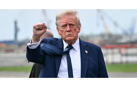 "Primeira fila ou nada": A exigência de Donald Trump para marcar presença no funeral do Papa