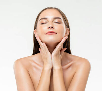 Pele mais bonita, radiante e com glow! Os produtos de skincare que todas devemos ter em casa