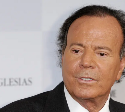 Irritado, Julio Iglesias assume solidão mas desmente tumor e problemas de mobilidade: 'Já me mataram mil vezes'