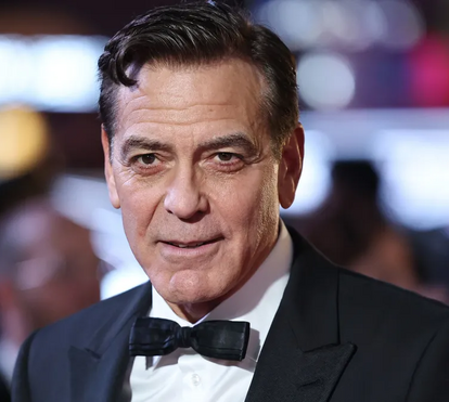 George Clooney estreia peça na Broadway e conta com o apoio de Hollywood em peso. Mas onde está a mulher, Amal? Casamento em risco?