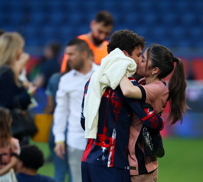 Finalmente o beijo! João Neves e Madalena Aragão mais apaixonados do que nunca no dia de glória do jogador