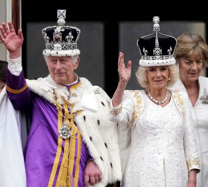 Carlos e Camilla celebram 20 anos de união num momento delicado. A história de amor que suscitou ondas de ódio e ternura aos britânicos