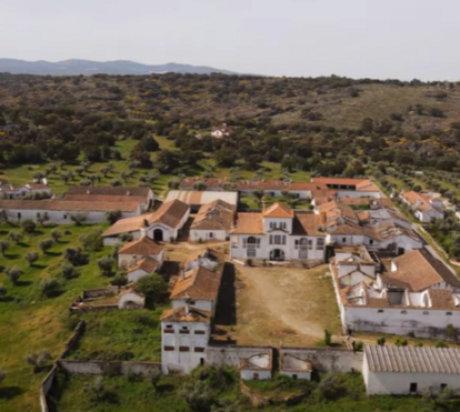 Quem quer comprar? Há uma aldeia histórica abandonada no Alentejo que está à venda por 9 milhões 