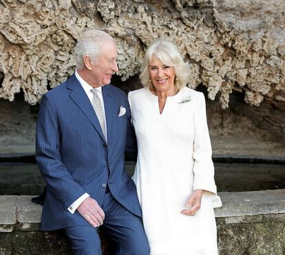 O que eles lutaram por este amor! Carlos e Camilla celebram 20 anos de uma vida a dois que começou muito antes, quando eram três no casamento com Diana