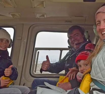 O momento impressionante em que helicóptero cai a pique em Nova Iorque