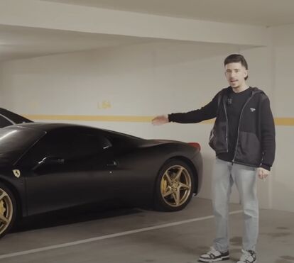 João Barbosa, o conhecido YouTuber Numeiro, mostra-se rodeado de superdesportivos que custam centenas de milhar de euros