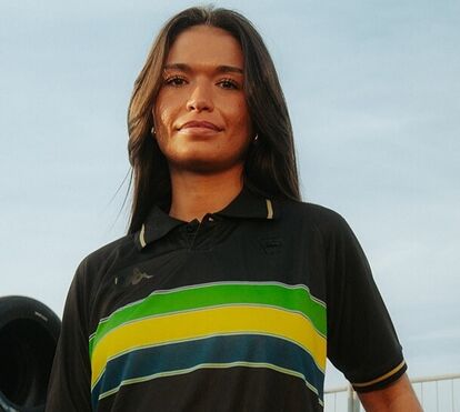 Esta é a camisola do Estoril-Praia de homenagem a Ayrton Senna que está a deixar loucos os fãs em todo o mundo 