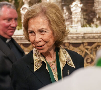 Sofia 'passa a perna' na nora Letizia e regressa à famosa Páscoa de Sevilha
