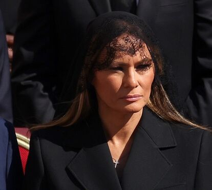 O que significa a mantilha, o acessório usado por Letizia, Melania e outras mulheres no funeral do Papa Francisco
