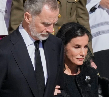 A joia usada por Letizia no funeral do Papa Francisco e a mensagem que a rainha pretendeu passar