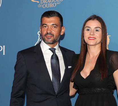 Sérgio Conceição respira de alívio... e a mulher também! O mau feitio do treinador e a vitória que adia as decisões sobre o futuro