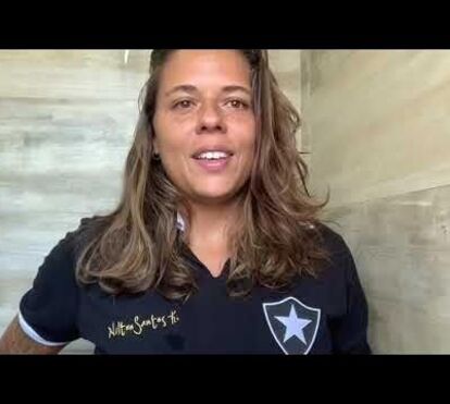 Conheça Hanna Santos, a repórter brasileira que compõe o triângulo amoroso da vida de Artur Jorge