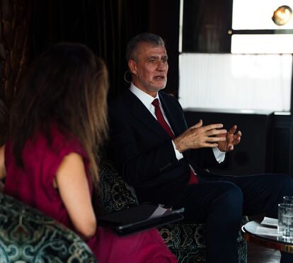 Um almirante cada vez mais chique! Gouveia e Melo junta-se à elite e fala para os 'amigos' de Paula Amorim