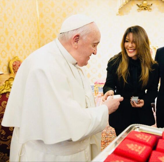 Sandra Costa com o Papa Francisco