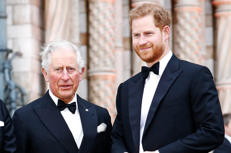 Carlos III; príncipe Harry
