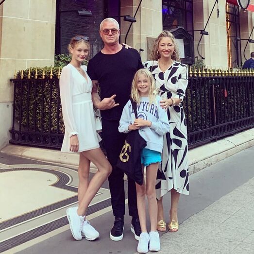 Eric Dane e Rebecca Gayheart com as filhas