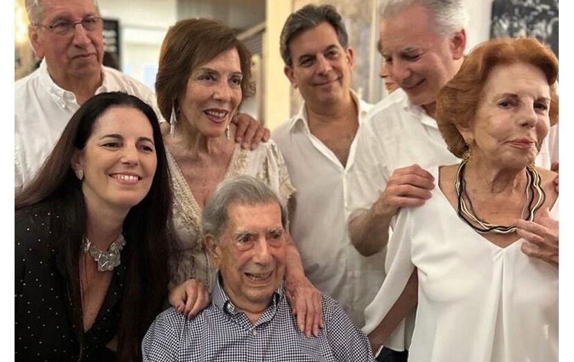 Mario Vargas Llosa com os filhos