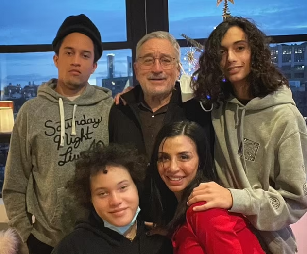 Airyn De Niro antes da transição, em baixo