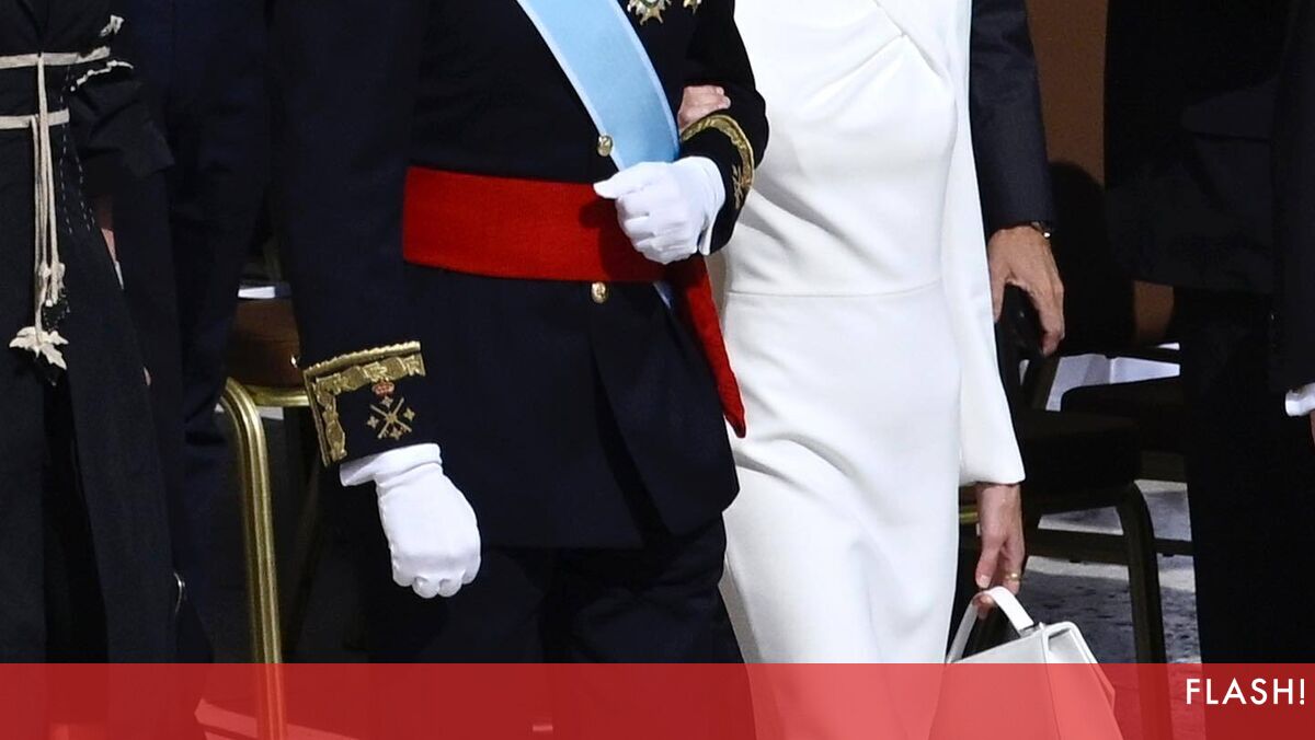 Elegância Real: Rainha Letizia Brilha de Branco em Missa Histórica do Papa Leão XIV