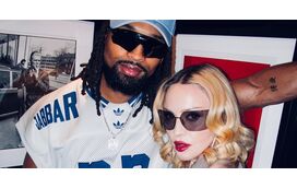 Madonna sensual de sutiã na festa de aniversário do namorado, que é quase 40 anos mais novo que ela