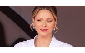 A princesa que nunca sorri? Charlene só não sorri quando tem Alberto por perto