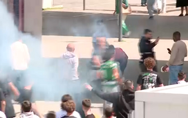 Adeptos lançam petardos junto ao Estádio José Alvalade antes do derby