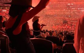 Contra todas as adversidades, príncipe Harry e Meghan Markle namoram em concerto de Beyoncé