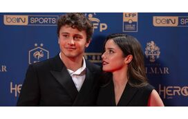 Ela não consegue esconder o amor que sente por ele! João Neves e Madalena Aragão brilham em Paris 
