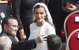 Tiro ao lado! Os dois erros no look de Letizia no Vaticano que os especialistas não deixaram escapar