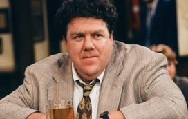 Morreu George Wendt, o famoso 'Norm' da série 'Cheers - Aquele Bar'