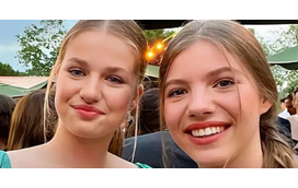 De manhã com o Papa, à noite com Bad Bunny: Leonor e Sofia apanhadas a divertir-se depois dos deveres reais