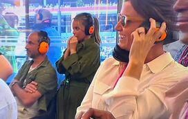 Visivelmente ansiosa, Margarida Corceiro 'sofre' pelo namorado, Lando Norris, no Grande Prémio do Mónaco