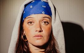 Quem quer tramar Carolina Deslandes? Cantora revela que a estão a "encostar à box"