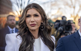 Adeus! Como Trump despediu Kristi Noem, uma das suas mais polémicas aliadas