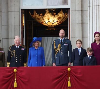 Família Windsor une-se em torno de Carlos III