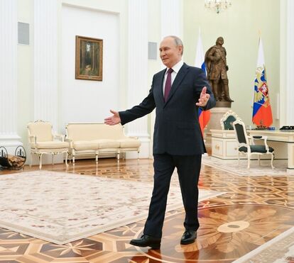 Putin mostra o seu apartamento mais modesto mas esconde o verdadeiro palácio