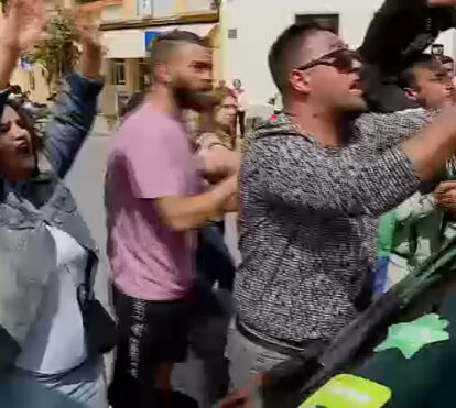 André Ventura recebido com onda de protestos da comunidade cigana em Braga