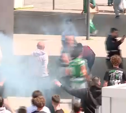 Adeptos lançam petardos junto ao Estádio José Alvalade antes do derby