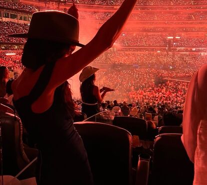 Contra todas as adversidades, príncipe Harry e Meghan Markle namoram em concerto de Beyoncé