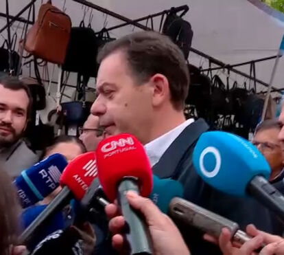 Luís Montenegro volta a irritar-se com pergunta sobre a Spinumviva